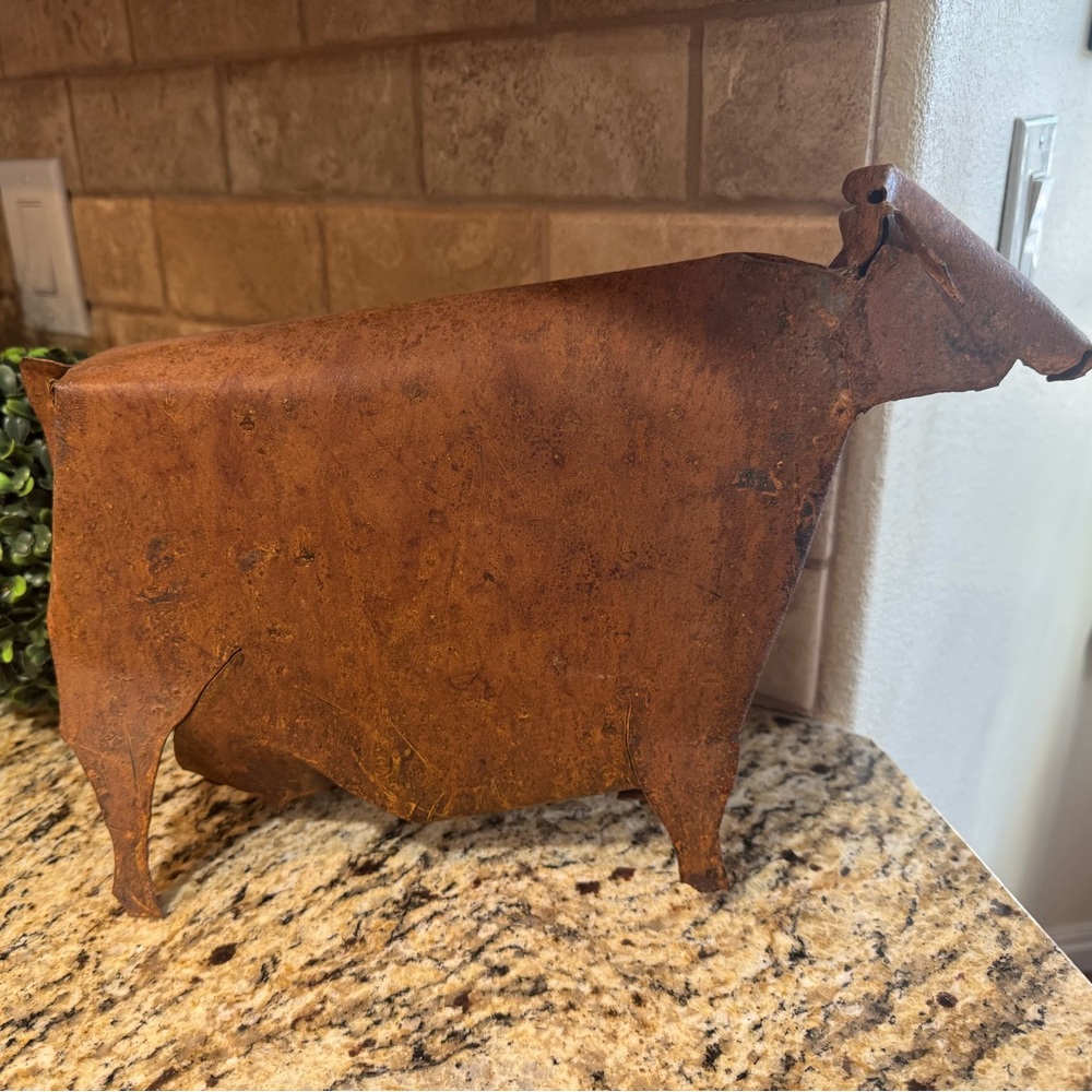 Rustic Metal Cow Decor - Picture 3 of 6